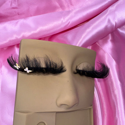 model displaying right side of strip lashes