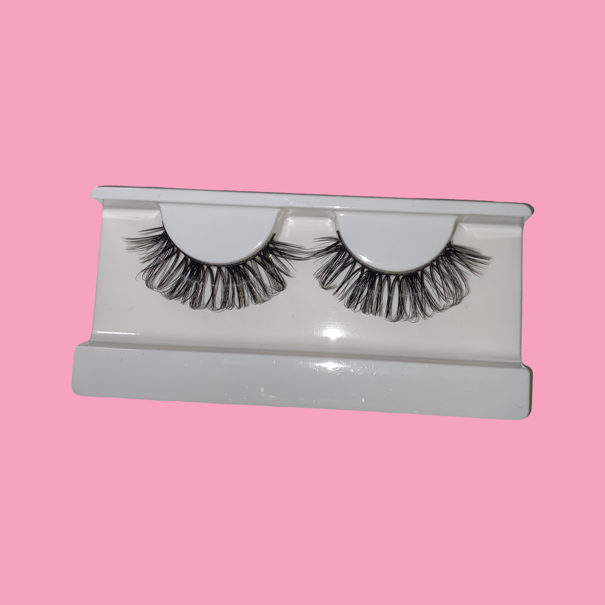 a pair of wispy cat eye lashes